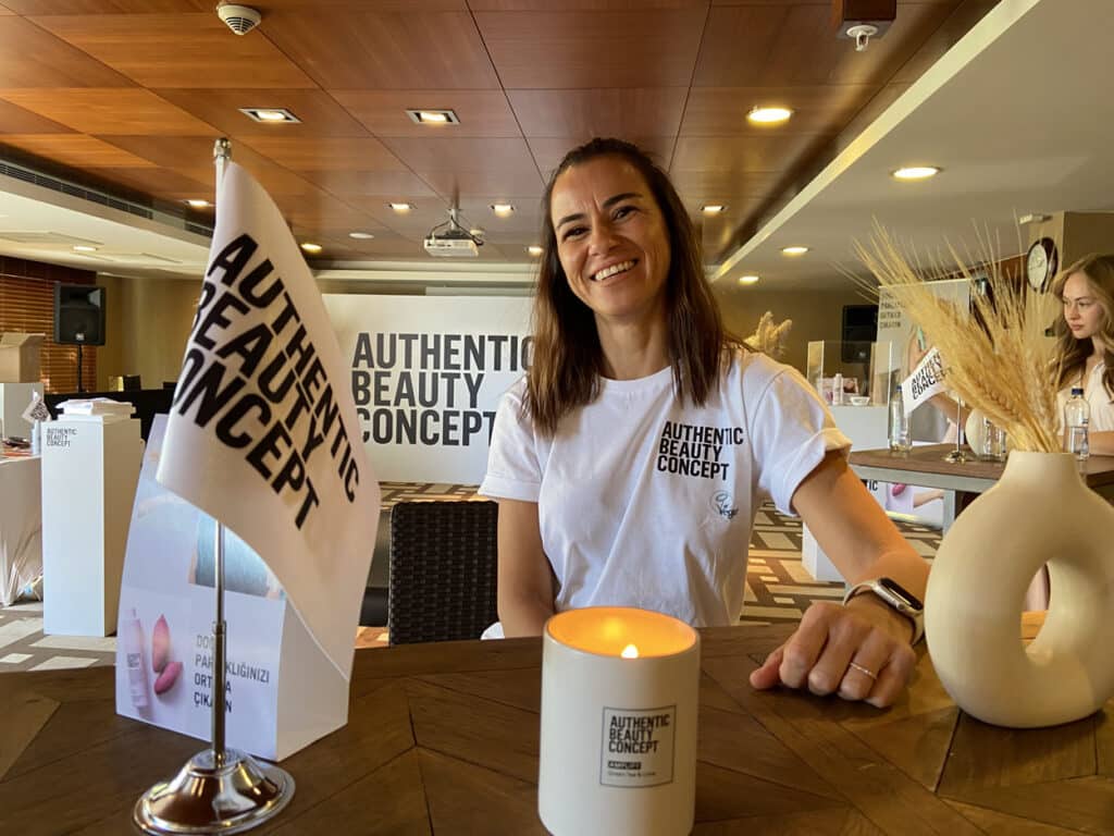 Authentic Beauty Concept Marka Müdürü Müge Meydan bizimle! 2 müge