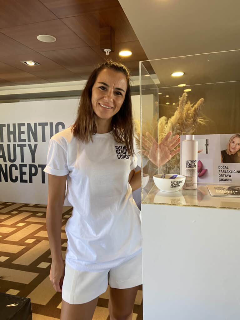 Authentic Beauty Concept Marka Müdürü Müge Meydan bizimle! 6 müge