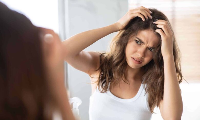 Saçlarınızda Kepek Oluşmasına Neden Olan 13 Alışkanlık