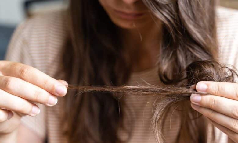 Doğum Sonrası Saç Dökülmesi: Nedenleri ve Önleme Yolları