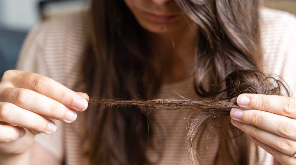 Doğum Sonrası Saç Dökülmesi: Nedenleri ve Önleme Yolları